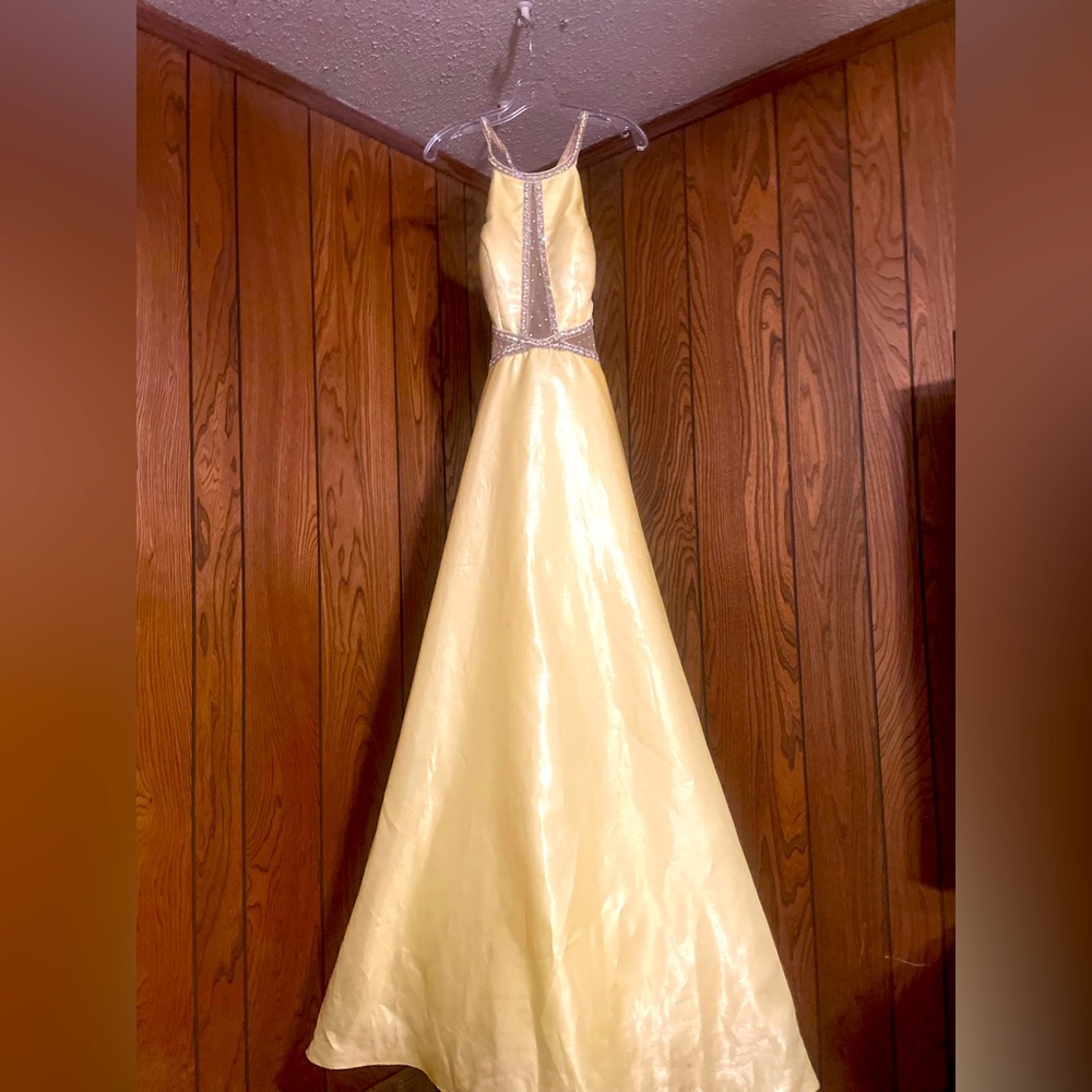 A yellow prom/ homecoming dress